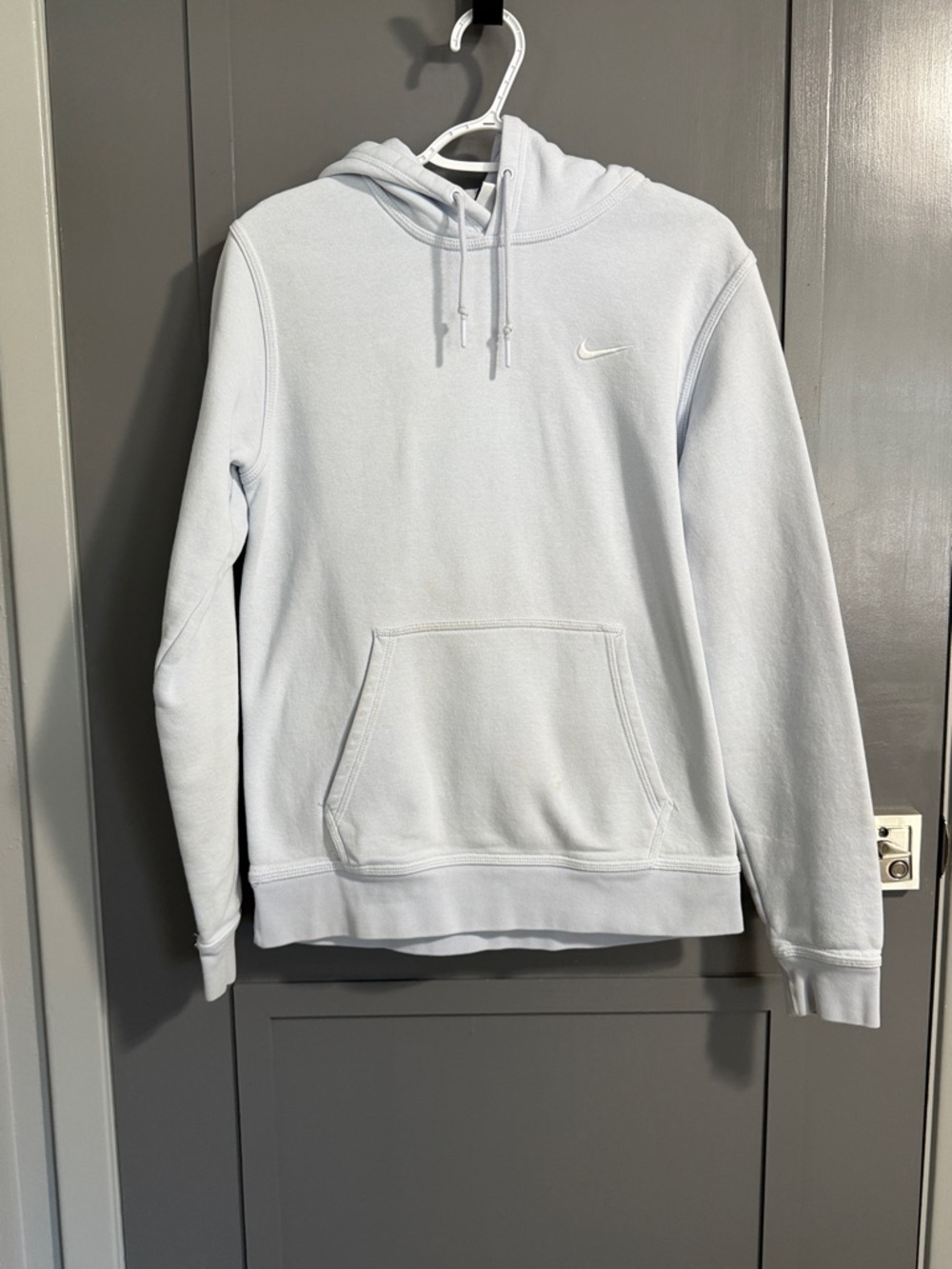Nike Men’s Light Blue Pullover Hoodie with Embroidered Swoosh